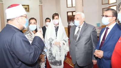 لأول مرة مسئولتان قبطيتان تشاركان وزير الأوقاف في افتتاح مساجد (صور)