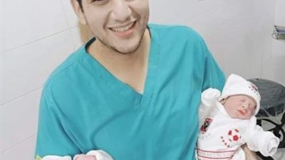 “سيلا” و”سليم” أحدث توأم أهلاوي من داخل حضَّانة مستشفى بالقليوبية (صور)