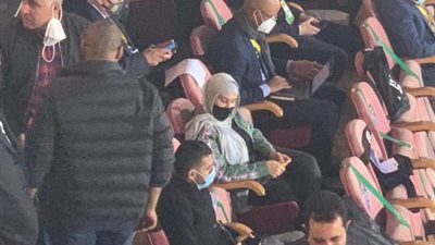 مؤمن زكريا يساند الأهلي من ستاد القاهرة قبل نهائي دوري أبطال إفريقيا (صور)