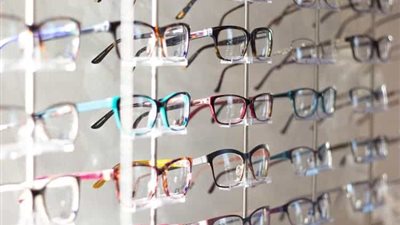 شعبة البصريات: استخدام النظارات والعدسات اللاصقة دون إشراف طبي قد يسبب العمى
