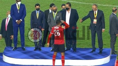 “كهربا” يؤدي التحية لمحمود الخطيب بعد الفوز على الزمالك