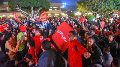 عشاق النادي الأهلي بالإسكندرية يحتفلون بفوز ناديهم بالبطولة