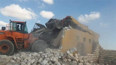 حملة مكبرة لإزالة حالات التعدي بالبناء على أملاك الدولة في المنيا (صور)