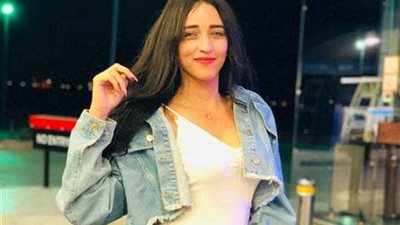 بعد إحالة زوجها وأولادها للجنايات.. والدة منار سامي “فتاه تيك توك”: معنديش فلوس أجيب محامي