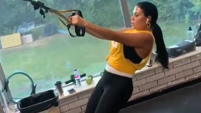 رانيا يوسف تعود لممارسة الرياضة.. والجمهور: “ده الصح.. نرجع لأيام زمان” (فيديو)