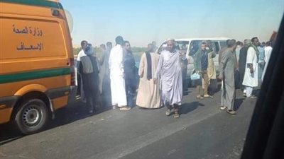 مصرع سيدة وإصابة ابنتها وشقيقها في حادث انقلاب سيارة نقل بأسوان