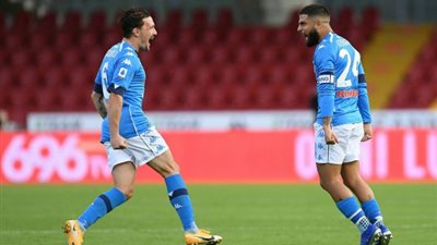 نابولي يضرب روما برباعية في الدوري الإيطالي
