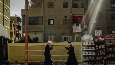 الشيخ والقس جمعتهما محطة سكة حديد نجع حمادي بقنا.. وأحد أبطالها: تفاجأت بها على “فيس بوك””