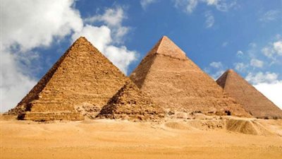 8 وقائع مثيرة في الأهرامات.. آخرهم جلسة تصوير موديل سقارة