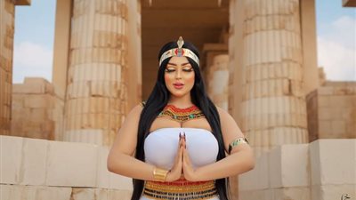 مصدر أمني: لم يصدر قرارًا بضبط وإحضار سلمى الشيمي موديل هرم سقارة