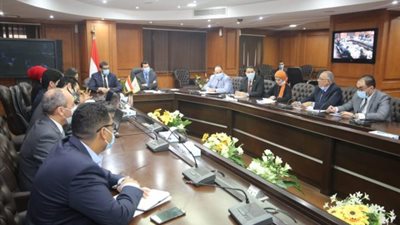 وزير الرياضة يبحث مع مسئولي المالية والاتحاد الإفريقي سبل تفعيل اتفاقية مقر “كاف” بالقاهرة (صور)