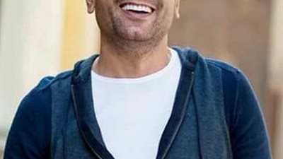 أحمد وفيق معلقًا على فتاة الزي الفرعوني: “الملبن غير مضر بالآثار”