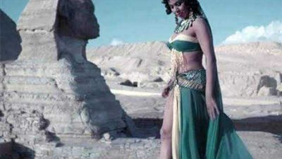 في ذكرى وفاتها.. سامية جمال مزجت بين الحضارة والفن بجلسة تصوير أمام الأهرامات (صور)