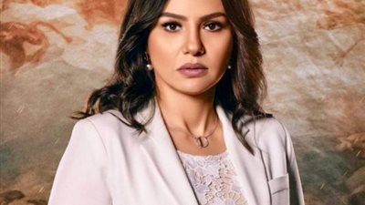 وجه القمر “دينا فؤاد” تعيش حالة من النشاط الفني وتواصل تصوير “جمال الحريم”