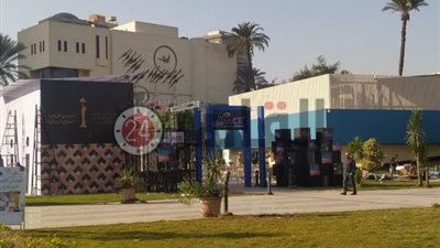 “القاهرة السينمائي” ينتهي من تجهيزات فعاليات الدورة الـ42 قبل انطلاقها غدًا (صور)