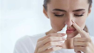 “بخاخة الأنف” قد تقلل الإصابة بفيروس كورونا (دراسة)