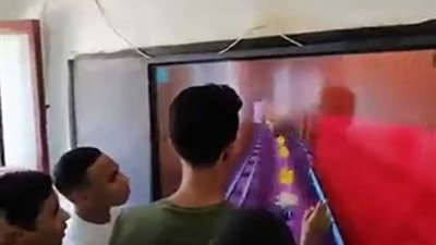 بعد واقعتي ”لورديانا وسابواي”.. كلمات سر لـ”السبورة الذكية” بمدارس قنا