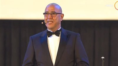 أشرف عبد الباقي يطالب الرئيس السيسي بعودة صناعة السينما خلال افتتاح “القاهرة السينمائي”