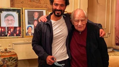 خالد النبوي يحتفل بعيد ميلاد رشوان توفيق: “كل سنة وأنت عظيم يا حبيبي” (صور)