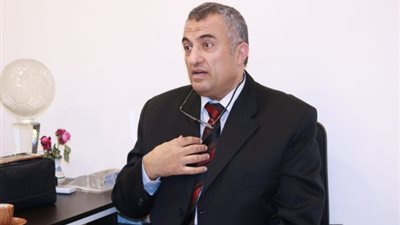 أسامة النحراوي: كورونا ينتقل عبر العينين.. والنظارة تقوم بدور الكمامة (فيديو)