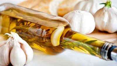 يمنع تساقط الشعر ويغذي فروة الرأس”.. فوائد غير متوقعة لزيت الثوم