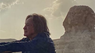 الملياردير الأمريكي محمد حديد يزور الأهرامات (فيديو)