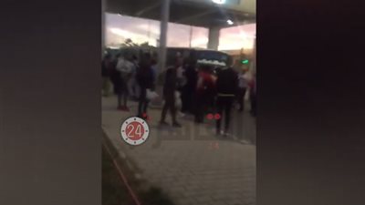 العاملون بلوكيشن محمد سامي: “المخرج ضرب سيدة وكسر رجليها وعايزين فلوسنا” (فيديو)