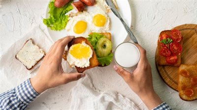 أطعمة يجب تناولها قبل النوم لتغزيز الصحة العامة والوقاية من الأمراض المزمنة