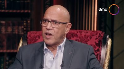 أشرف عبد الباقي: “اشتغلت صبي في ورشة والدي للحدادة.. وكان أجري ربع جنيه يوميًا” (فيديو)