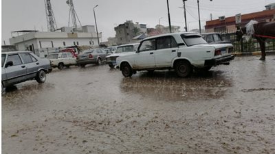 أمطار غزيرة تضرب محافظة البحيرة والمحليات تدفع بمعداتها لكسح المياه (صور)