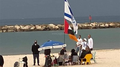 وفد إماراتي يستجم على شاطئ يافا برفقة إسرائيليين (صور)