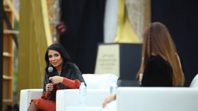 منى زكي: مفتقدة حنان ترك في التمثيل.. ومنة شلبي مخدتش فرص كفاية