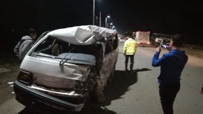 مصرع وإصابة 14 شخصًا في حادث تصادم بطريق أسيوط الغربي