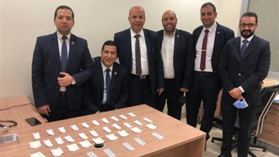 جمارك مطار القاهرة تضبط محاولة تهريب عدد من أقراص الترامادول المخدرة