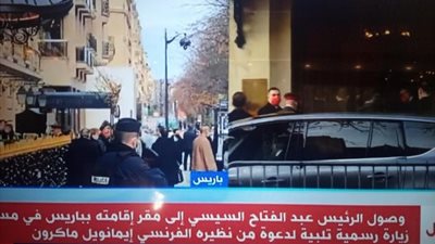 وصول السيسي إلى مقر إقامته في باريس استعدادًا للقاء رئيس فرنسا