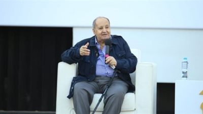 وحيد حامد: “زمان كان فيه حب مش ضغينة.. وبنشوف الفرحة بعيون الناس”