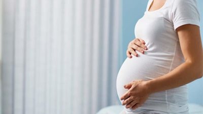 إنجليزية أخبرها الأطباء بعدم قدرتها على الإنجاب وعند ذهابها للمستشفى بآلام المعدة وضعت الجنين