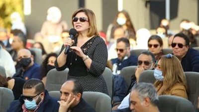 إلهام شاهين بعد حضورها ندوة وحيد حامد بمهرجان القاهرة: “مظاهرة حب وامتنان” (صورة)