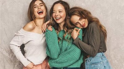 لقصيرات القامة .. إليكِ 5 تصميمات مختلفة لفساتين الشتاء “هتباني أطول”