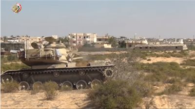 القوات المسلحة: القبض على 12 فردًا تكفيريًا خلال مداهمة الأوكار الإرهابية بسيناء (فيديو)