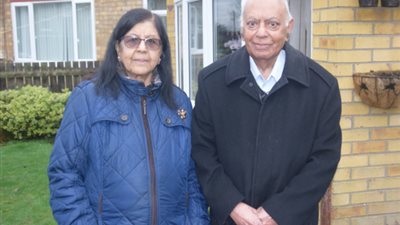 “هاري شوكلا ورانجان”.. أول زوجان يحصلان على لقاح كورونا في العالم (صور)