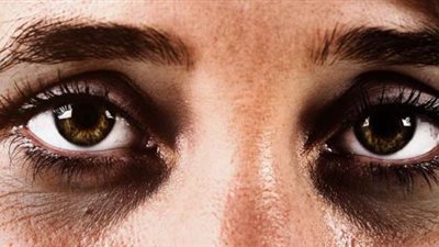 5 حيل بسيطة لإخفاء الهالات السوداء بالمكياج والنتيجة مذهلة