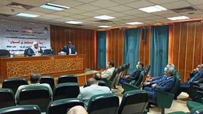 محافظ أسوان يطلق فعاليات ملتقى “يدًا بيد للاستثمار في عاصمة الشباب الإفريقي”