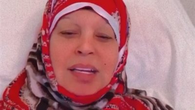 فيفي عبده بعد تعرضها لوعكة صحية: “ضهري واجعني ومكنتش قادرة أمشي على رجليا” (فيديو)