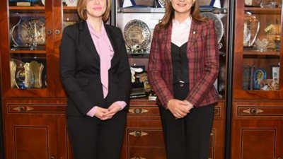 وزيرة الهجرة العراقية: نتطلع للاستفادة من تجربة مصر الناجحة في التعامل مع المهاجرين