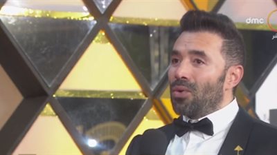 أول ظهور لرامي وحيد بعد نجاته ووالدته من حادث سير