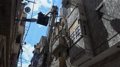 آيل للسقوط.. محافظ الإسكندرية يتابع إزالة عقار في سيدي بشر لخطورته على حياة المواطنين