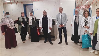 احتفالات بالعيد وانتظام العمل.. مستشفى طهطا العام يدخل البهجة بتوزيع الهدايا والورود على المرضى بسوهاج| صور