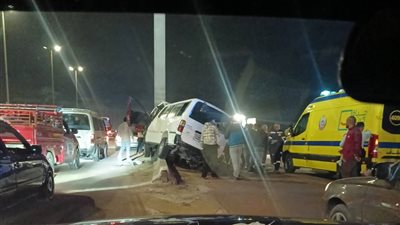 إصابة 14 شخصًا في اصطدام ميكروباص بعامود إنارة بالطريق الدولي بالإسكندرية