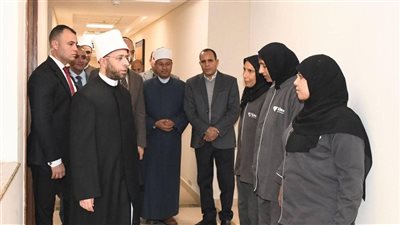 وزير الأوقاف يتفقد انتظام العمل بالديوان العام ويهنئ العاملين بعيد الفطر المبارك